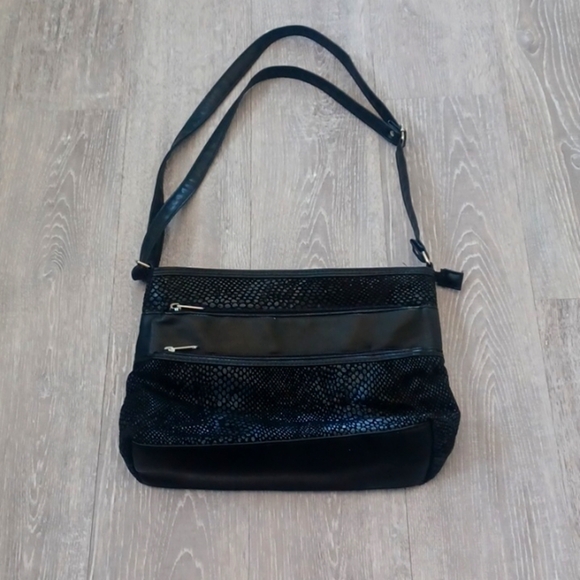 Bentley Patch Leather RFID Crossbody Bag Mob Wife Corpore - Picture 1 of 6